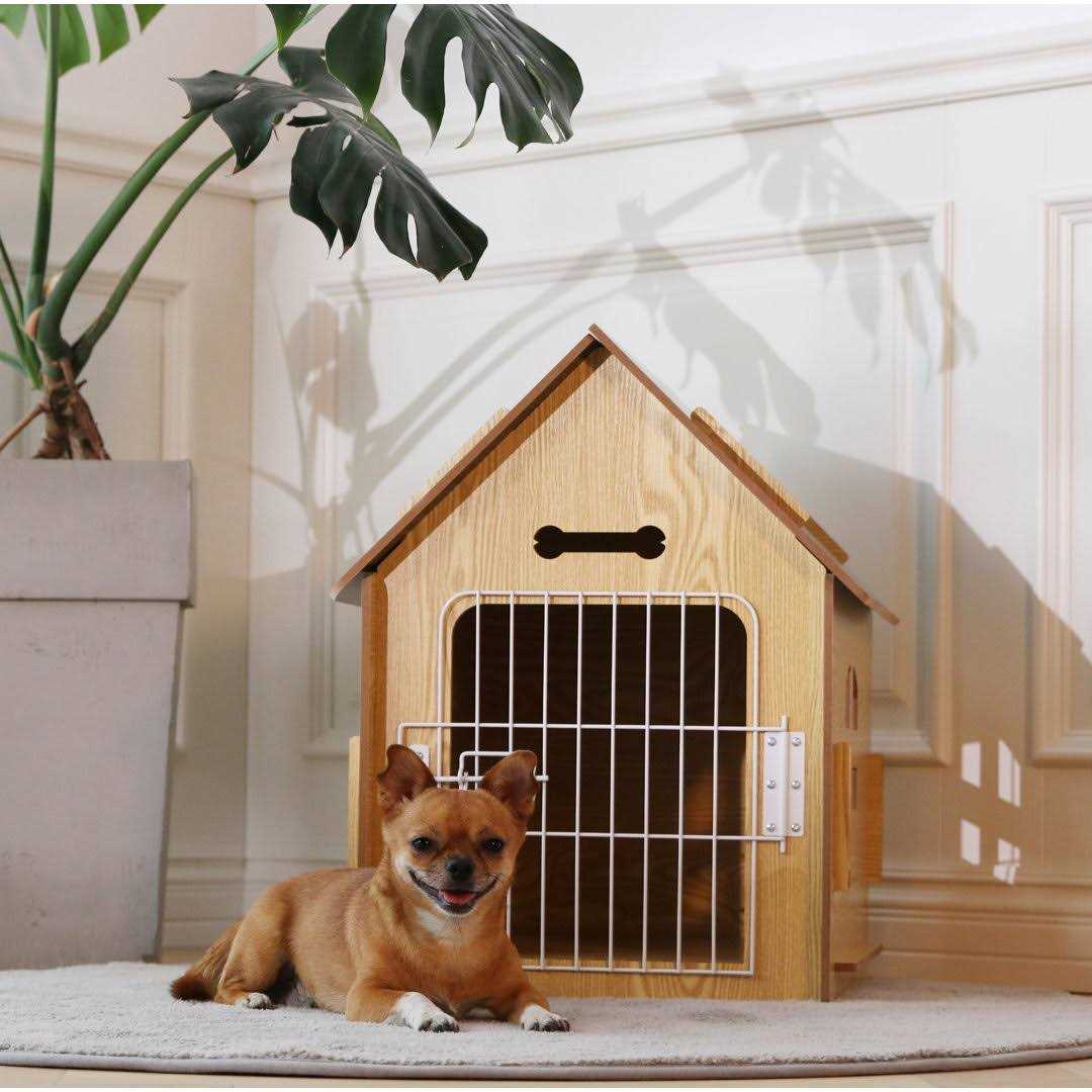 Wooden Pet House with Roof and Lockable Door R2563