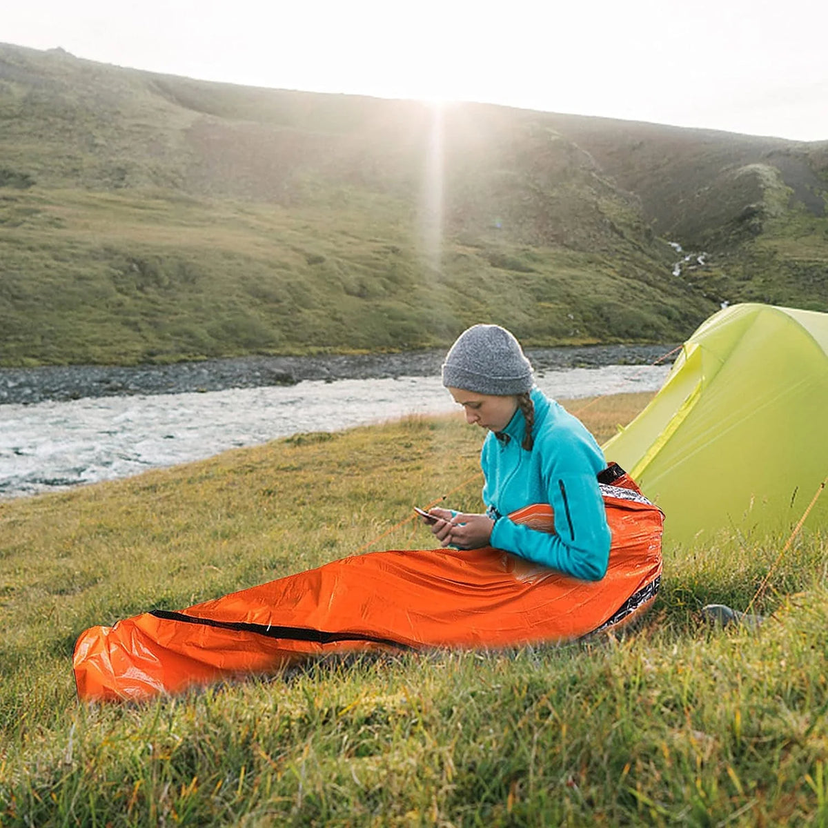 Thermal Poncho Raincoat with Sleeping Bag and Tent Shelter X8614